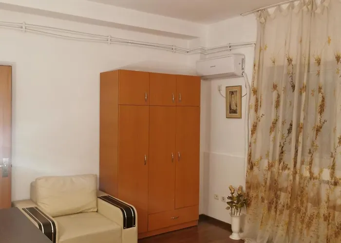 Old Center Бухарест