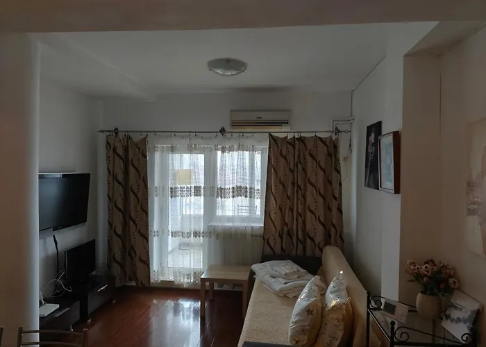 Old Center Бухарест